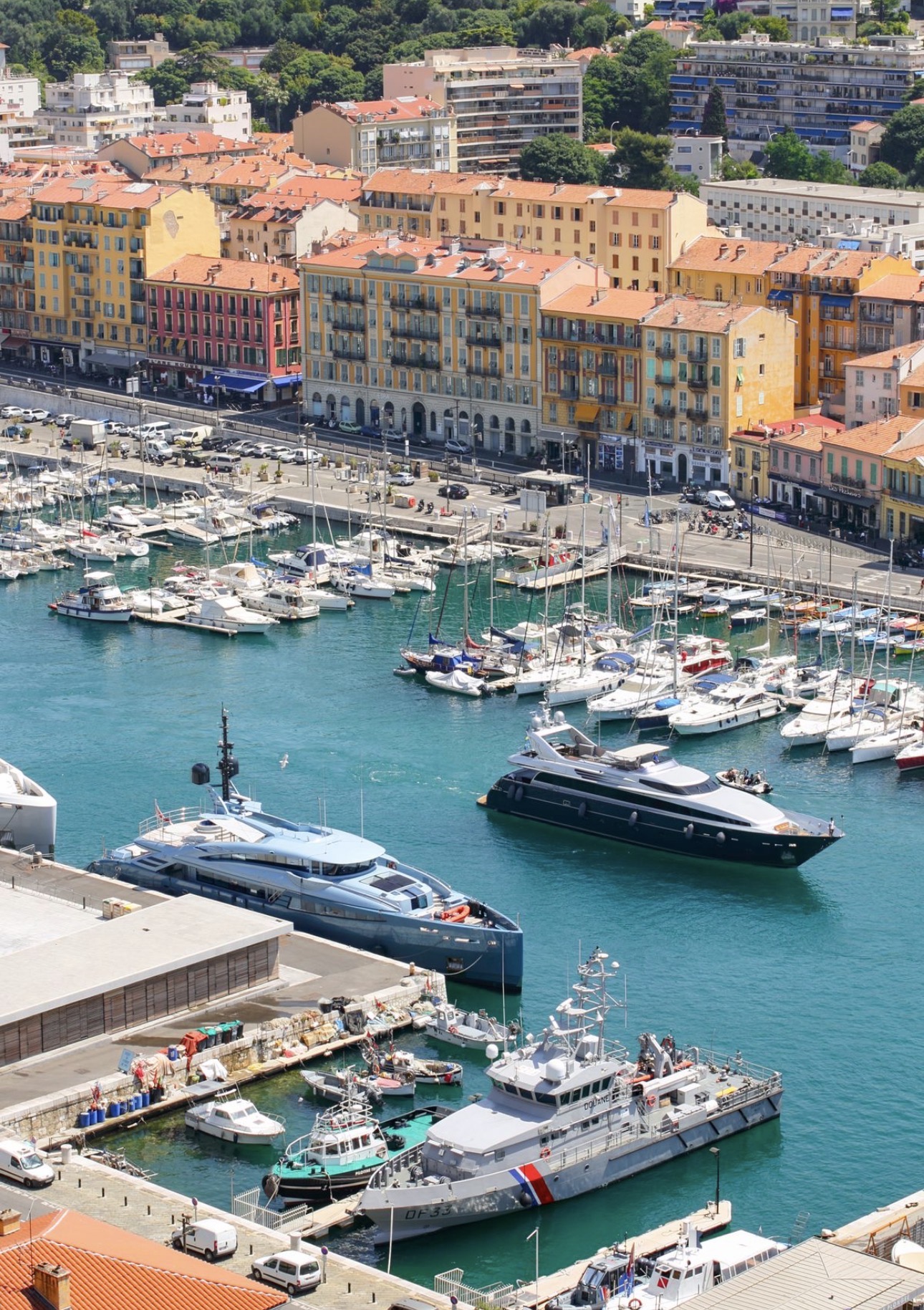 Vue panoramique du port de Nice